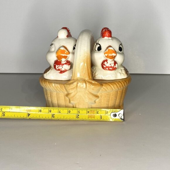 Vintage Chicks In Basket Salt & Pepper Shakers - Picture 3 of 11